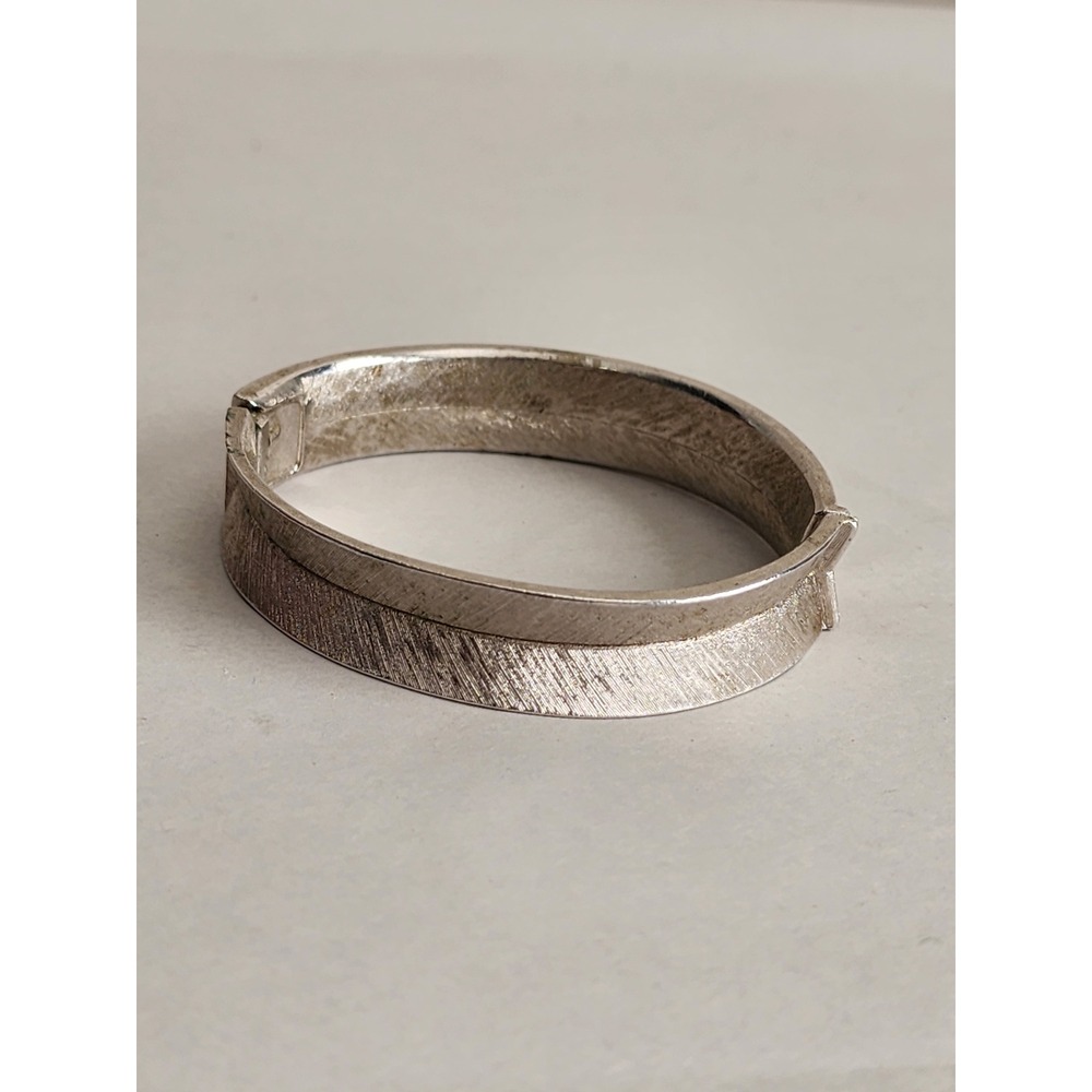 Vintage Silver Tone Textured Hinged Bangle Bracelet Bypass Design